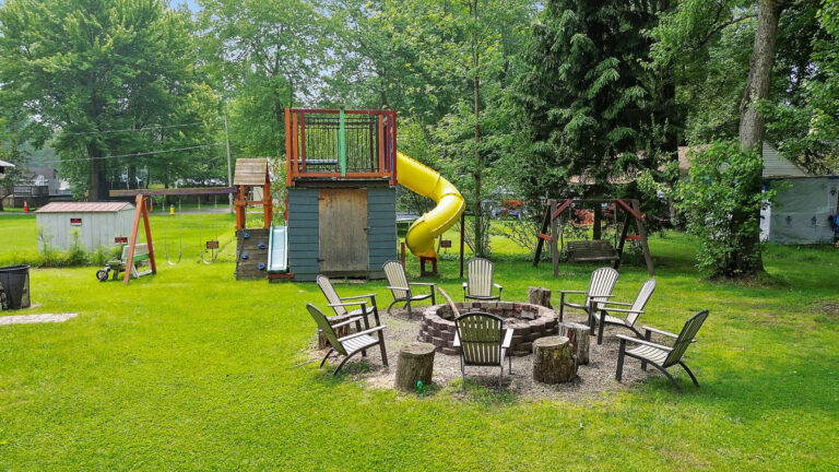 Investor’s Dream: 3 Income-Producing Airbnb Homes + 3 Buildable Lots — Turnkey Cashflow Package!