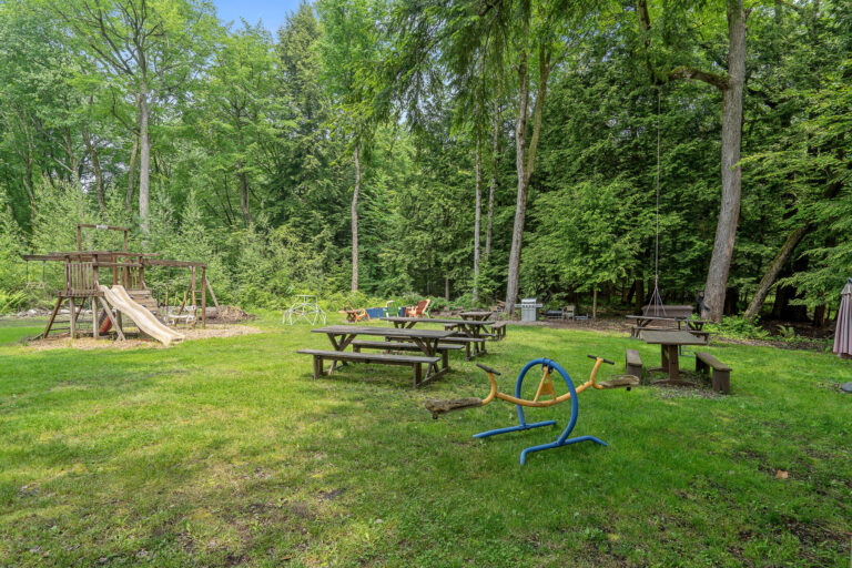 Investor’s Dream: 3 Income-Producing Airbnb Homes + 3 Buildable Lots — Turnkey Cashflow Package!