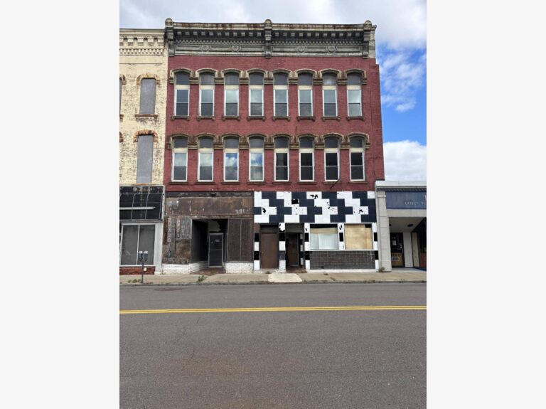 MIXED-USE REDEVELOPMENT LOFTS (3Hrs From Brooklyn and 15Min From Pennsylvania)