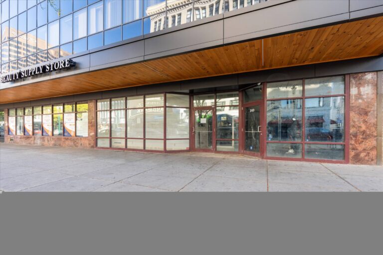 Retail | Single tenant | 8,000 SqFt – 10,000 SqFt