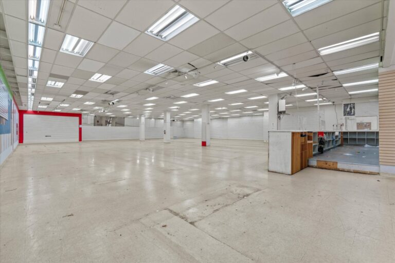 Retail | Single tenant | 8,000 SqFt – 10,000 SqFt
