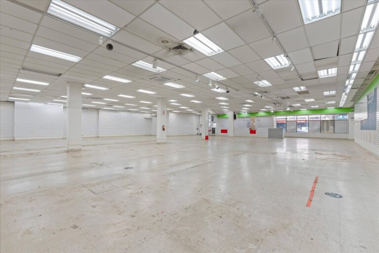 Retail | Single tenant | 8,000 SqFt – 10,000 SqFt