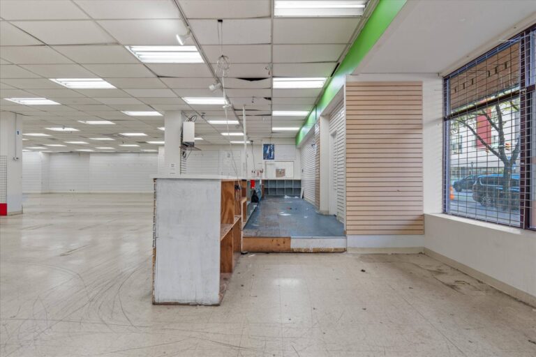 Retail | Single tenant | 8,000 SqFt – 10,000 SqFt