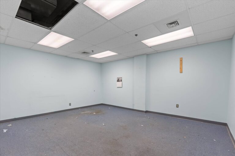 Retail | Single tenant | 8,000 SqFt – 10,000 SqFt