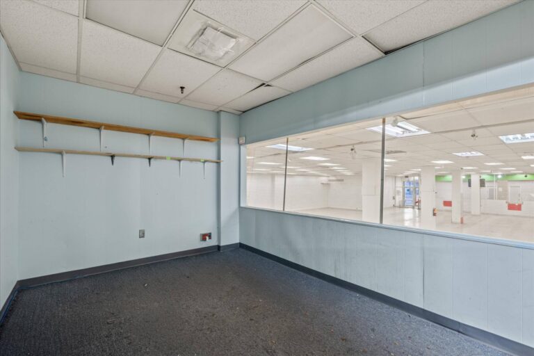 Retail | Single tenant | 8,000 SqFt – 10,000 SqFt