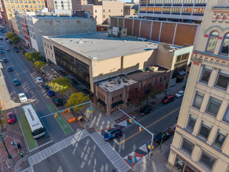 Retail | Single tenant | 8,000 SqFt – 10,000 SqFt