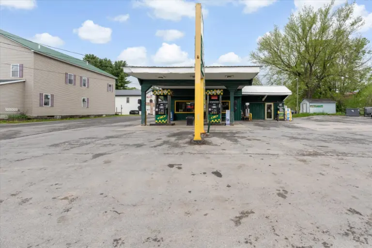 Operational Gas Station & Convenience Store